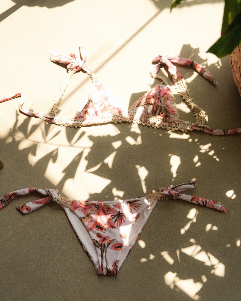 Μαγιό γυναικείο σετ μπικίνι τρίγωνο με πλεκτές λεπτομέρειες Μαγιό γυναικείο σετ μπικίνι τρίγωνο με πλεκτές λεπτομέρειες