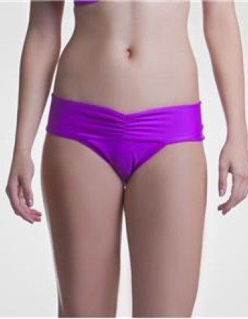 Μαγιό γυναικείο σλιπ με μπάσκα και σούρα μπροστά Μαγιό γυναικείο σλιπ με μπάσκα και σούρα μπροστά